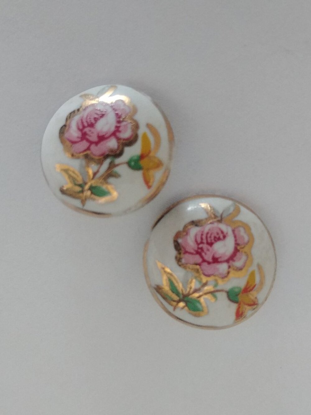 Vintage gold tone pink rose clip on earrings